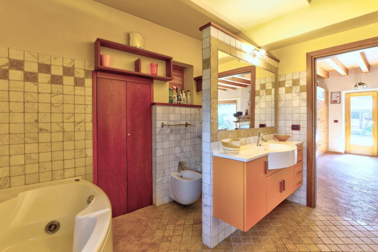 Chalet Con Piscina E Vista Panoramica Colico Kültér fotó